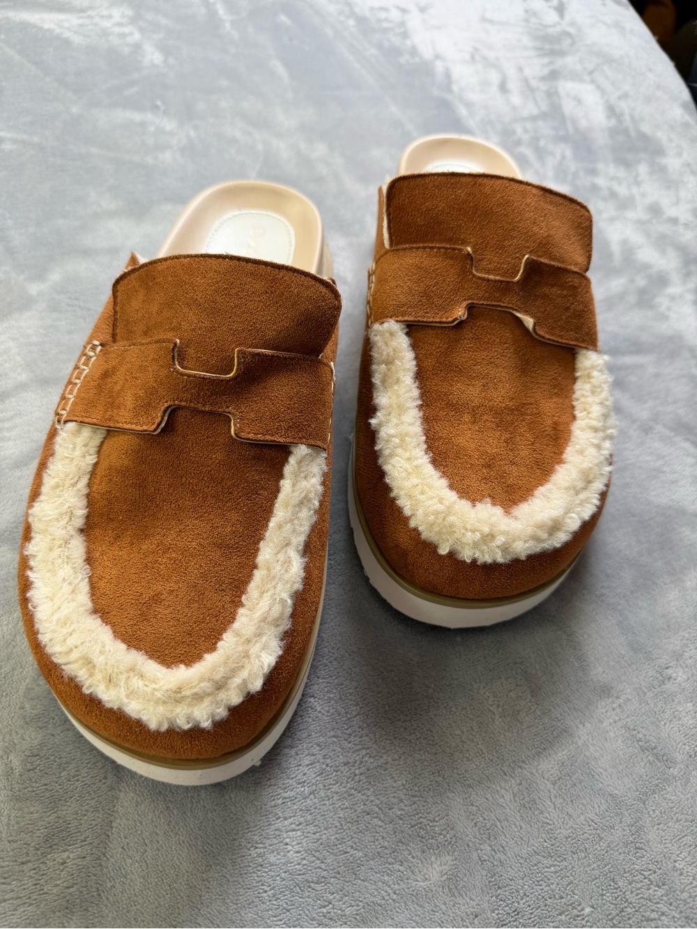 Society Chestnut Suede Slip-On Loafers with Cream Cozy shoes Women’s 9